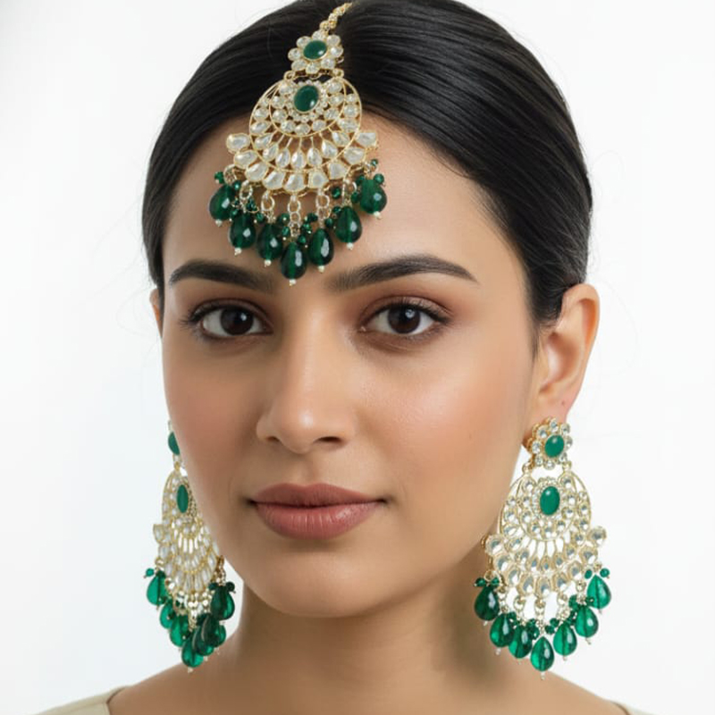 Heavy Kundan or Polki style large earrings and coordinating Maang Tikka - Image 2
