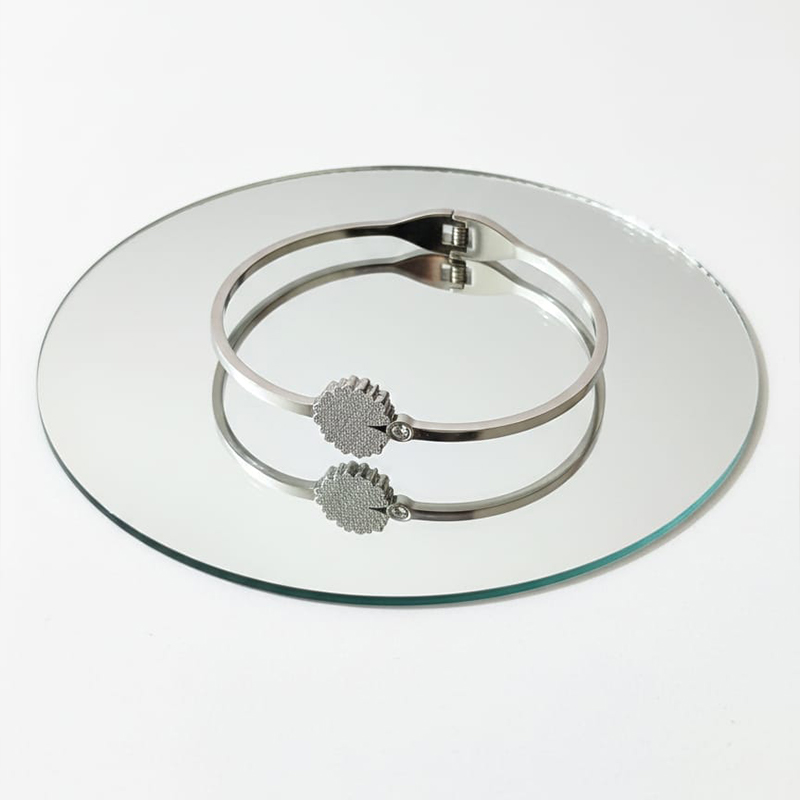 Beautiful Bangle or cuff style bracelet Stainless steel Openable - Image 3