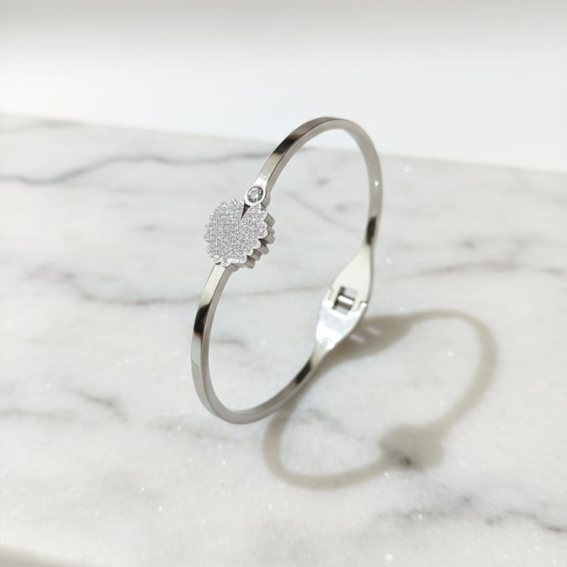 Beautiful Bangle or cuff style bracelet Stainless steel Openable - Image 5