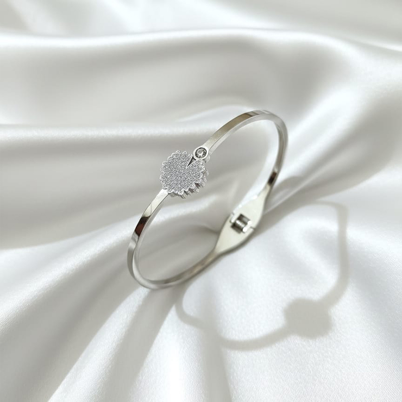 Beautiful Bangle or cuff style bracelet Stainless steel Openable