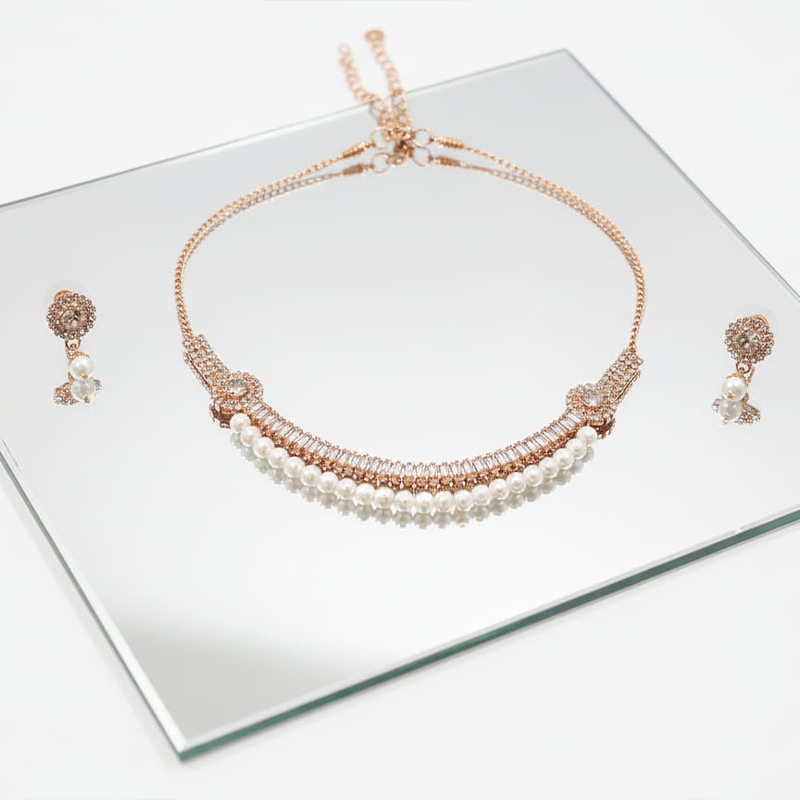 Rosegold with white pearls Necklace and earring set - Image 6