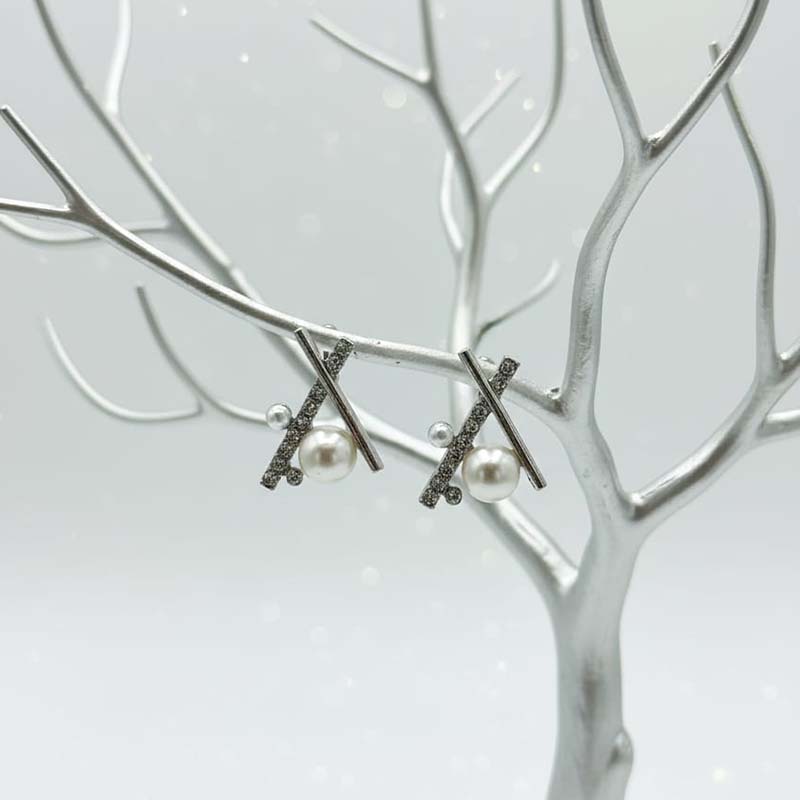 Pearl & Crystal "X" shape Stud Earrings Everyday elegance or special occasio - Image 3