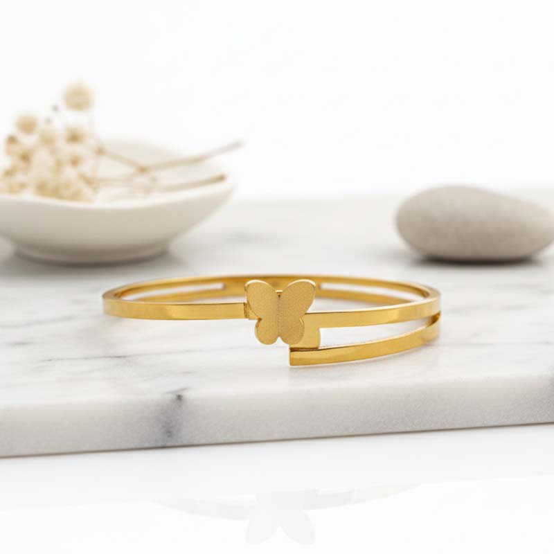 Gorgeous butterfly style,gold toned bracelet