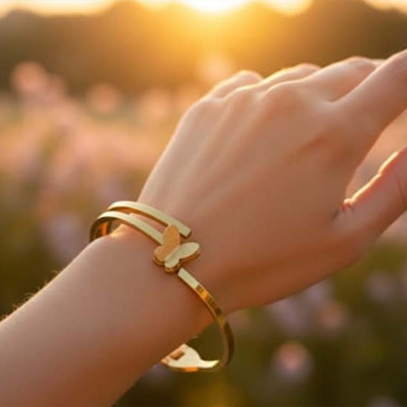 Gorgeous butterfly style,gold toned bracelet - Image 7