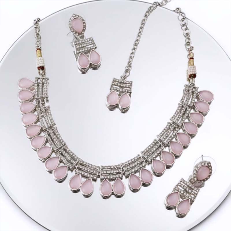 Gorgeous choker-style, pear-shaped Necklace with earrings and mang tikka - Image 2