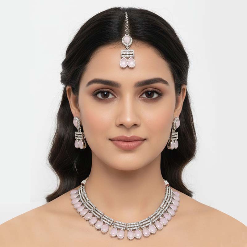 Gorgeous choker-style, pear-shaped Necklace with earrings and mang tikka - Image 6