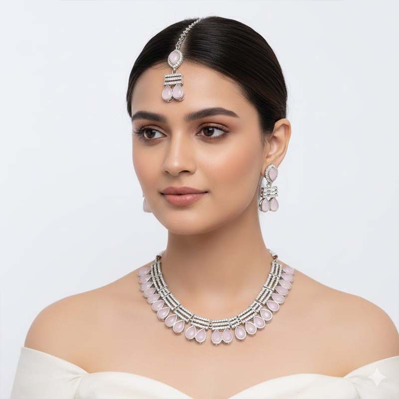 Gorgeous choker-style, pear-shaped Necklace with earrings and mang tikka - Image 7