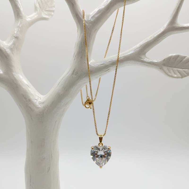 Symmetrical, heart-shaped, gold toned anti tarnish pendent - Image 2