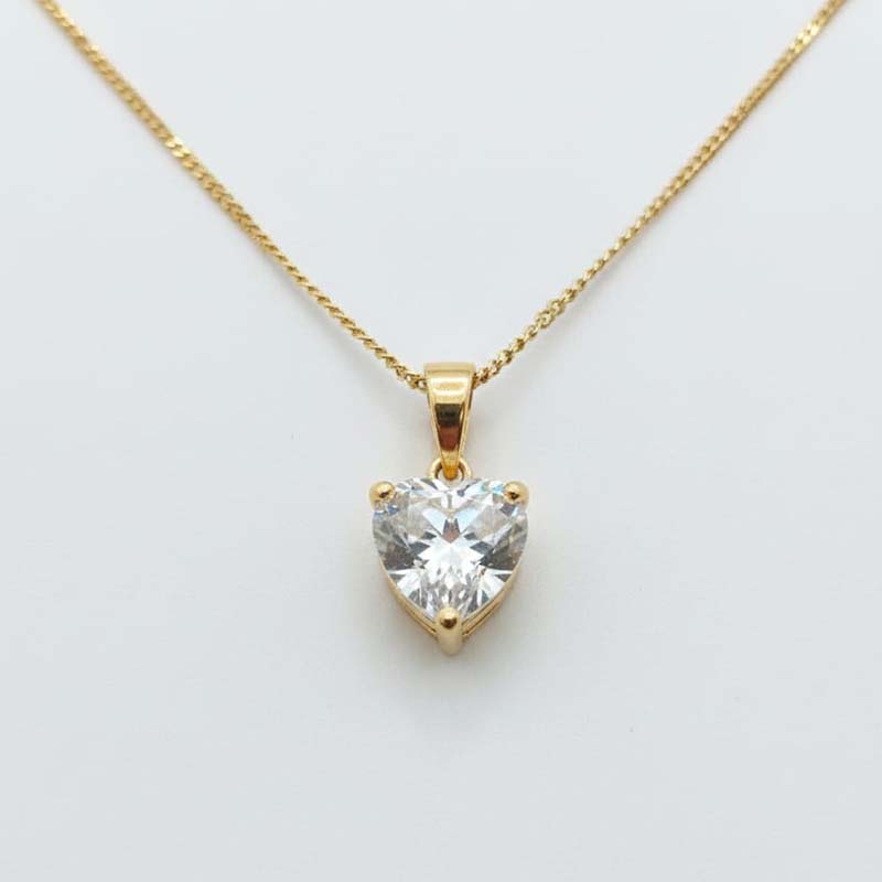 Symmetrical, heart-shaped, gold toned anti tarnish pendent - Image 3