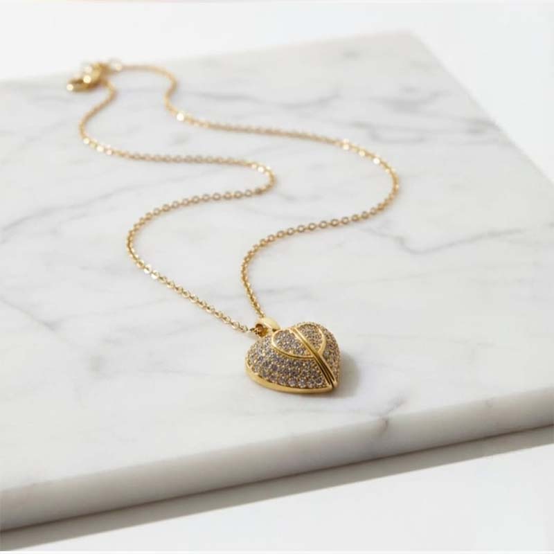 Delicate heart shaped, gold toned thin classical chain anti tarnish pendent - Image 3