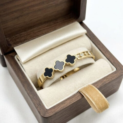 Divine black enamel inlay,clover-shaped charms design anti tarnish bracelet