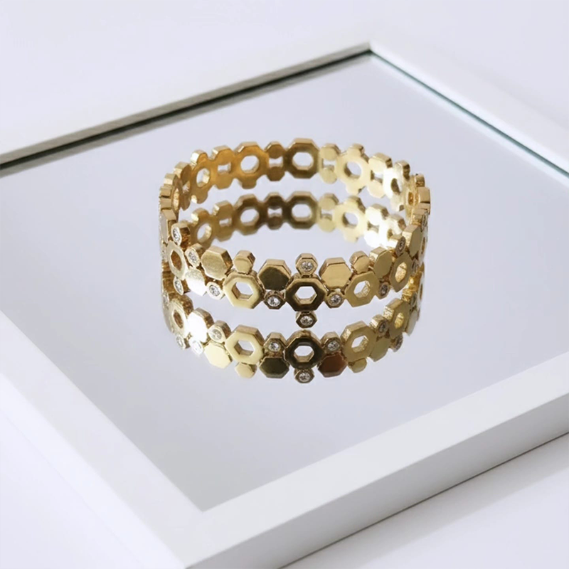 Radiant solid gold plates, open-frame cutouts, diamond-set accents design anti tarnish bracelet - Image 4