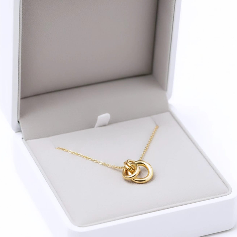 Elegant interlocking double-ring design anti tarnish pendent