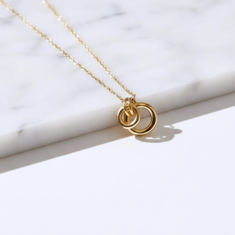 Elegant interlocking double-ring design anti tarnish pendent - Image 2