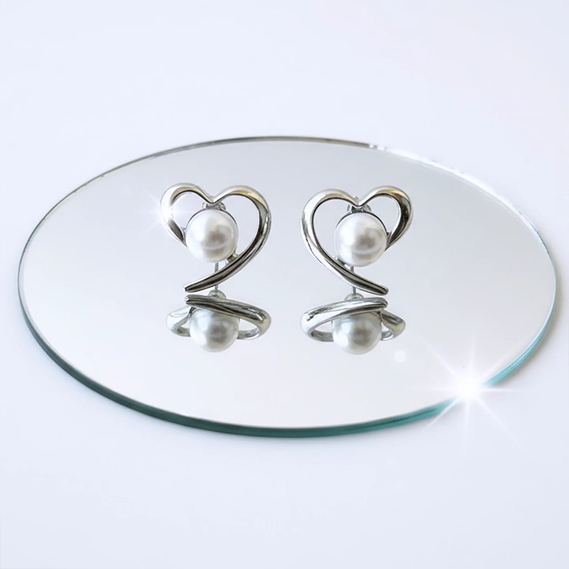 Classy Heart-shaped, round white pearl stud earrings - Image 4