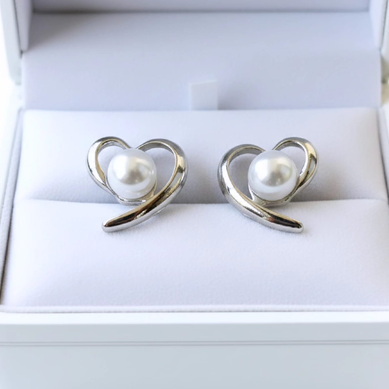 Classy Heart-shaped, round white pearl stud earrings