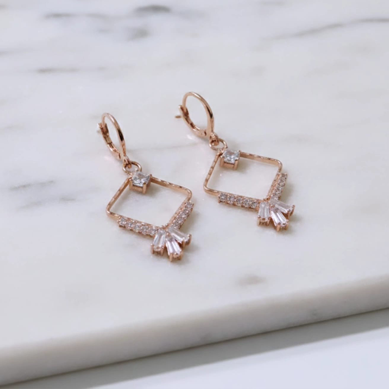 Divine rhombus diamond shape, rose-gold-toned drop earrings - Image 3
