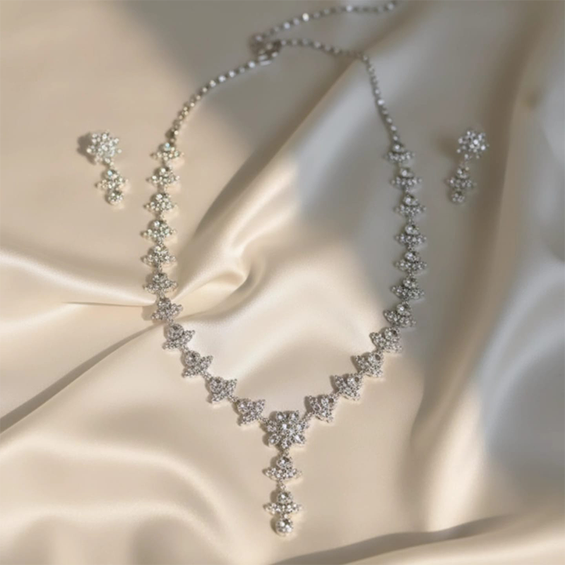 Luxurious V-shaped collar piece, marquise-cut stones necklace - Image 2