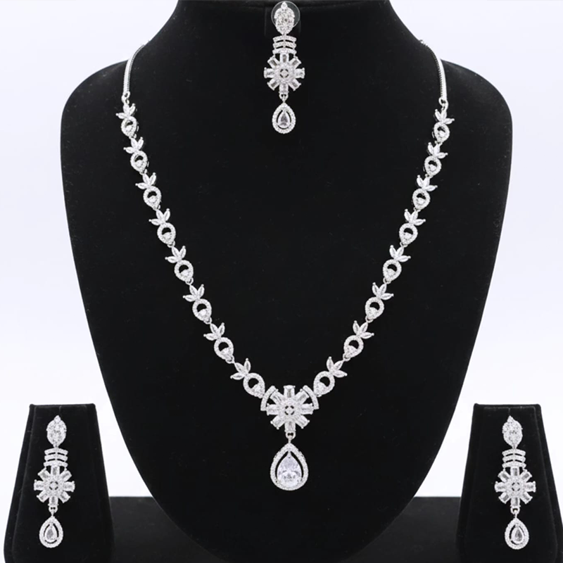 Luxurious V-shaped collar piece, marquise-cut stones necklace