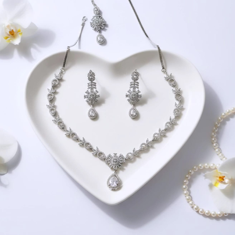 Luxurious V-shaped collar piece, marquise-cut stones necklace - Image 5