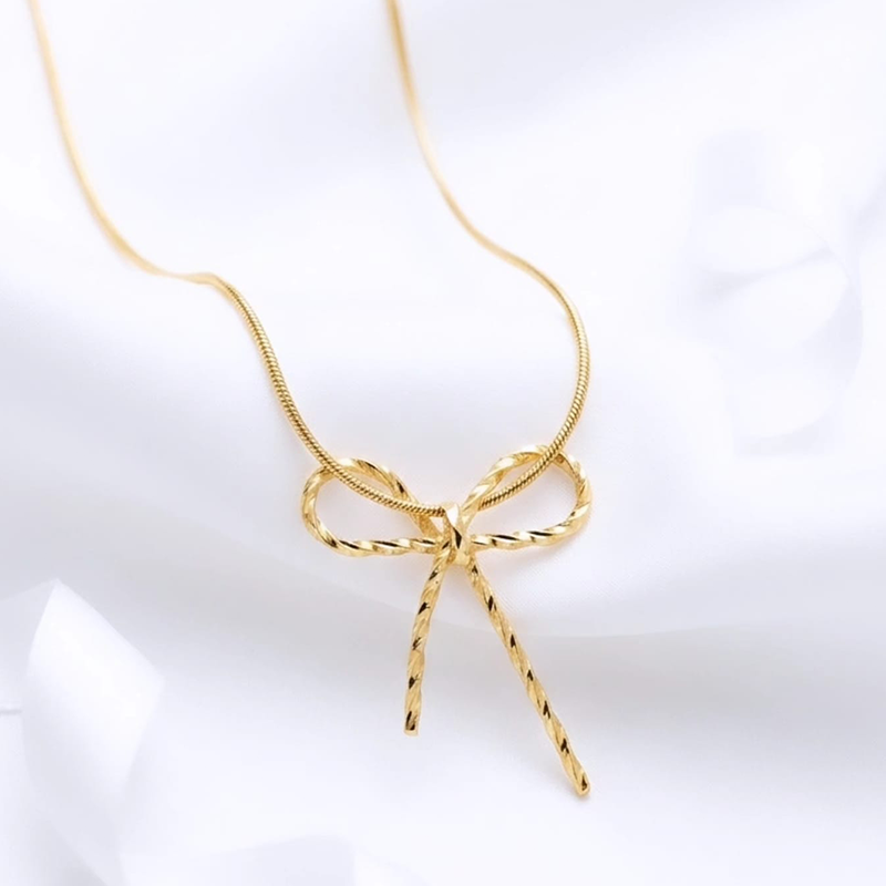 Luxurious bow shape, gold-toned pendant - Image 2