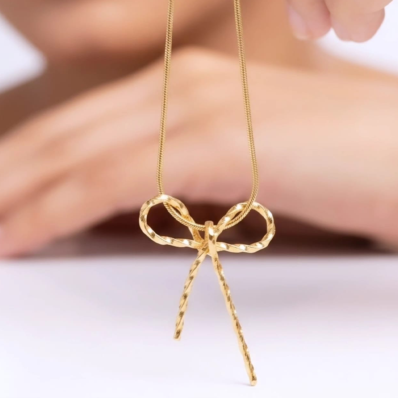 Luxurious bow shape, gold-toned pendant - Image 5