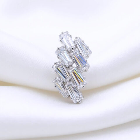 Classy modern geometric design, rectangular baguette-cut stones ring