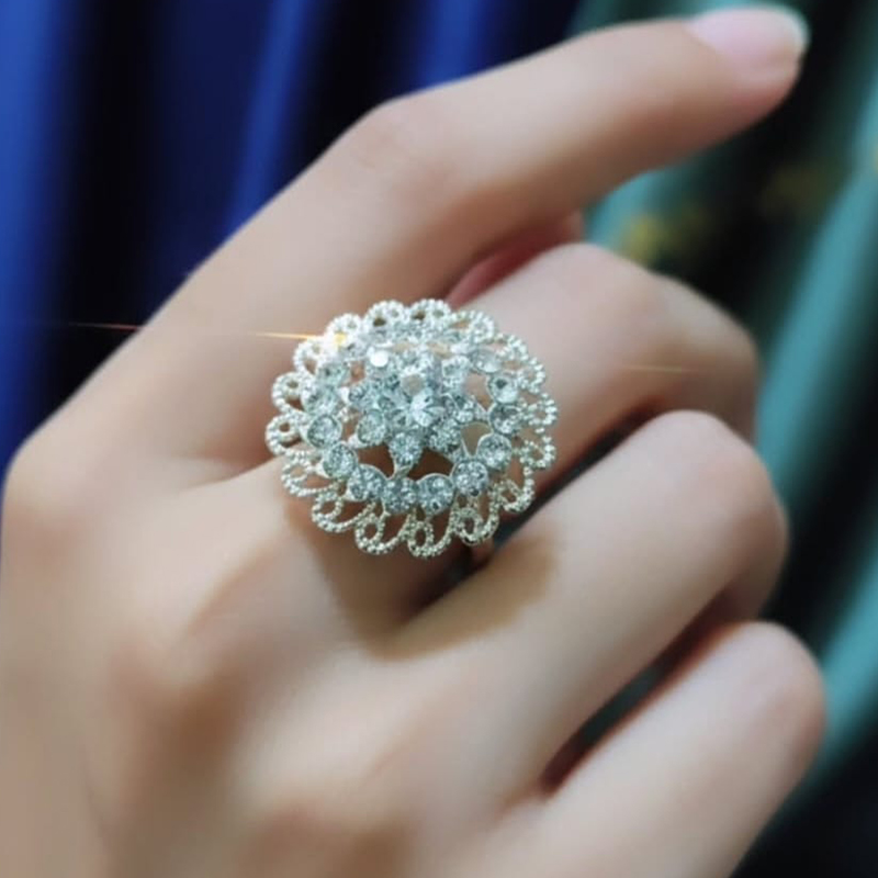 Circular piece lacy, floral,star-like design ring - Image 2