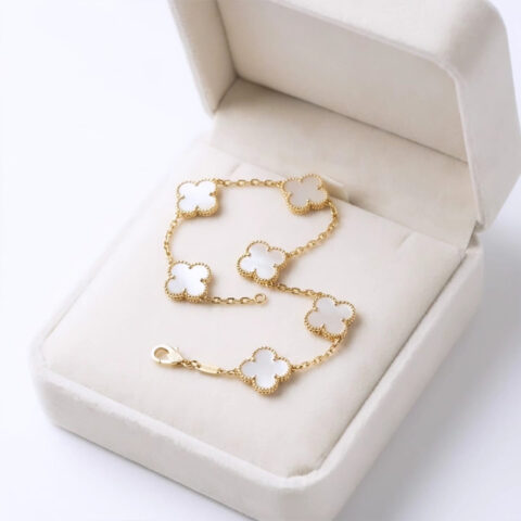 Stunning Van Cleef & Arpels Alhambra, five clover-shaped charms anti tarnish bracelet