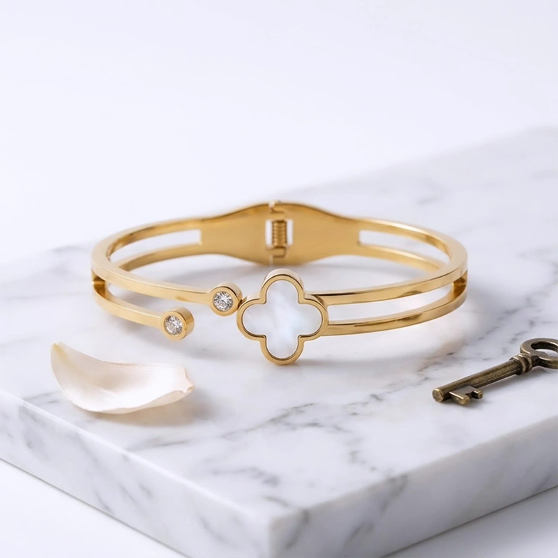 Stunning four-leaf clover motif, bezel-set clear crystals anti tarnish bracelet - Image 2