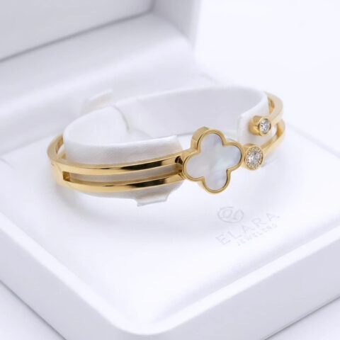 Stunning four-leaf clover motif, bezel-set clear crystals anti tarnish bracelet